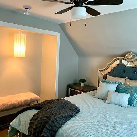 The Oakwood Cottage- With Private Yard & Parking, Minutes From Falls & Casino By Niagara Hospitality Niagara Falls Esterno foto