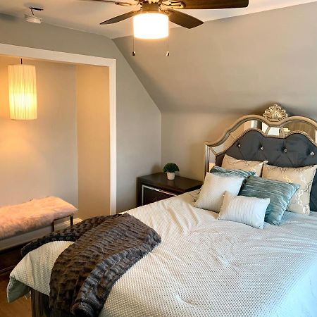 The Oakwood Cottage- With Private Yard & Parking, Minutes From Falls & Casino By Niagara Hospitality Niagara Falls Esterno foto
