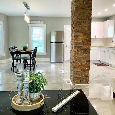 The Oakwood Cottage- With Private Yard & Parking, Minutes From Falls & Casino By Niagara Hospitality Niagara Falls Esterno foto