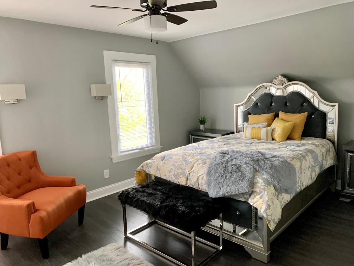 The Oakwood Cottage- With Private Yard & Parking, Minutes From Falls & Casino By Niagara Hospitality Niagara Falls Esterno foto