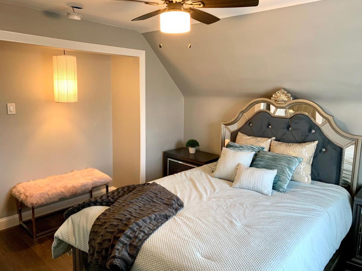 The Oakwood Cottage- With Private Yard & Parking, Minutes From Falls & Casino By Niagara Hospitality Niagara Falls Esterno foto