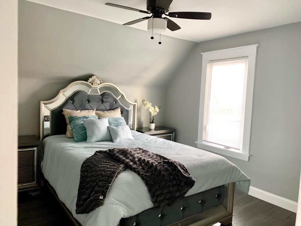 The Oakwood Cottage- With Private Yard & Parking, Minutes From Falls & Casino By Niagara Hospitality Niagara Falls Esterno foto